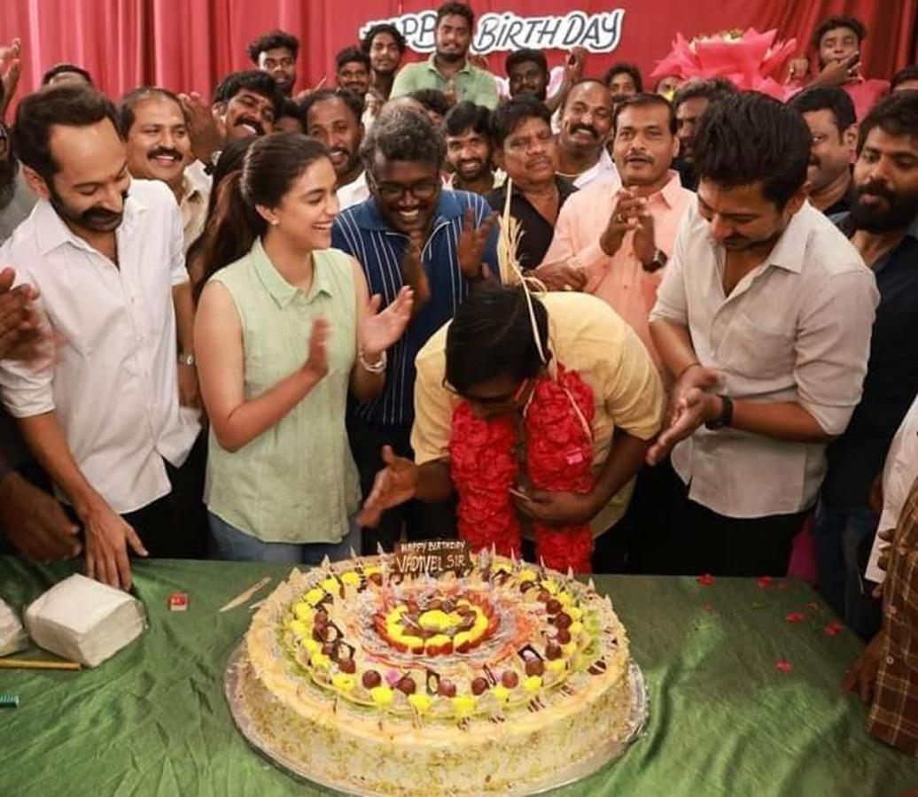 Vadivelu Birthday Celebrations At Maamannan Movie Shooting Spot - Sakshi9