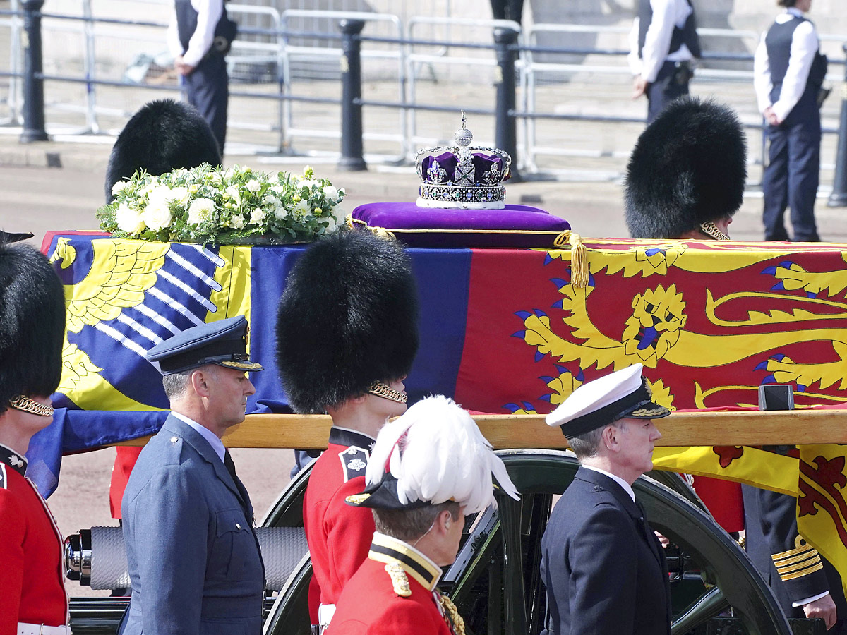 King Charles William and Harry join queens coffin at Westminster Hall Photo Gallery - Sakshi22