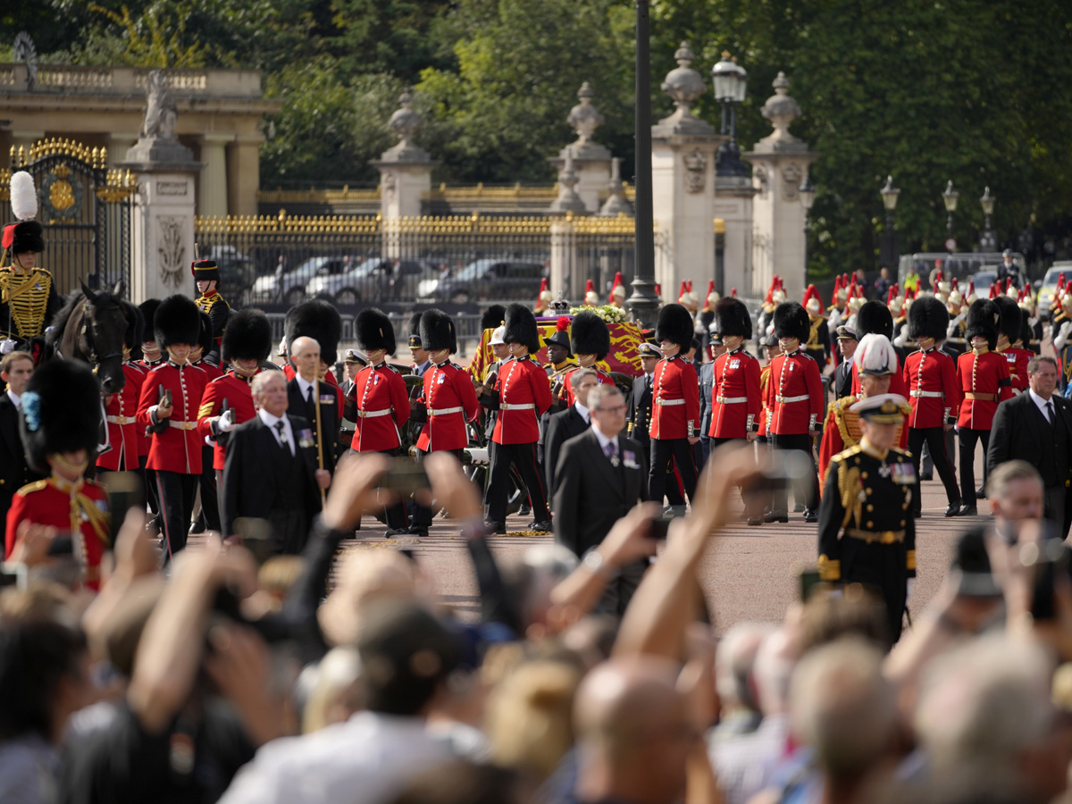 King Charles William and Harry join queens coffin at Westminster Hall Photo Gallery - Sakshi8