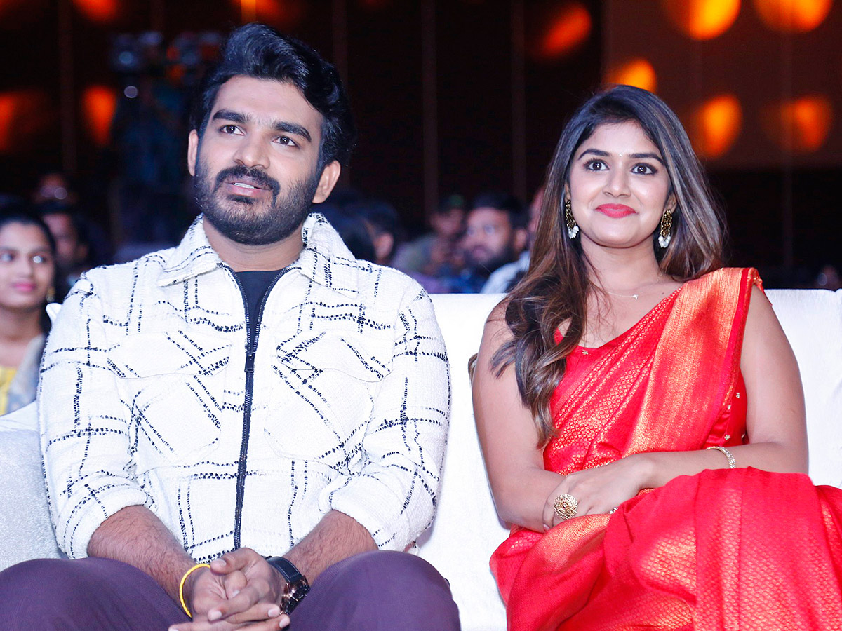 Nenu Meeku Baga Kavalsina Vadini Movie Pre Release Event - Sakshi2