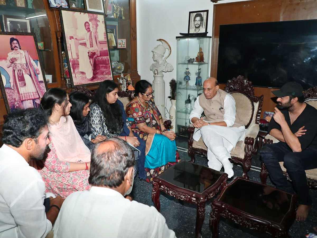 Minister Rajnath Singh meets Prabhas and Krishnam Raju family Photo Gallery - Sakshi6