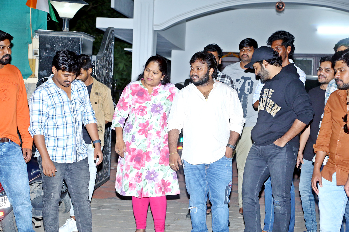 Nenu Meeku Baaga Kavalsinavaadini Movie Success Celebrations - Sakshi5