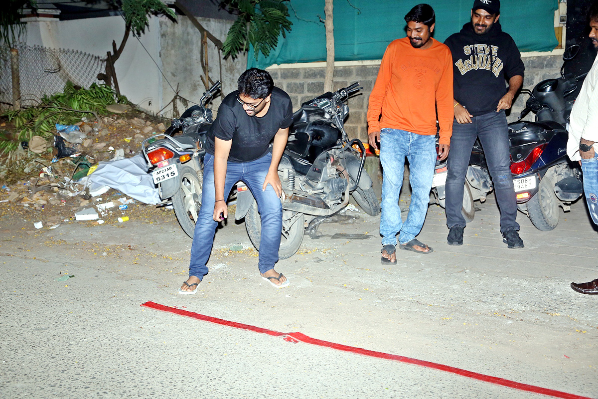 Nenu Meeku Baaga Kavalsinavaadini Movie Success Celebrations - Sakshi6