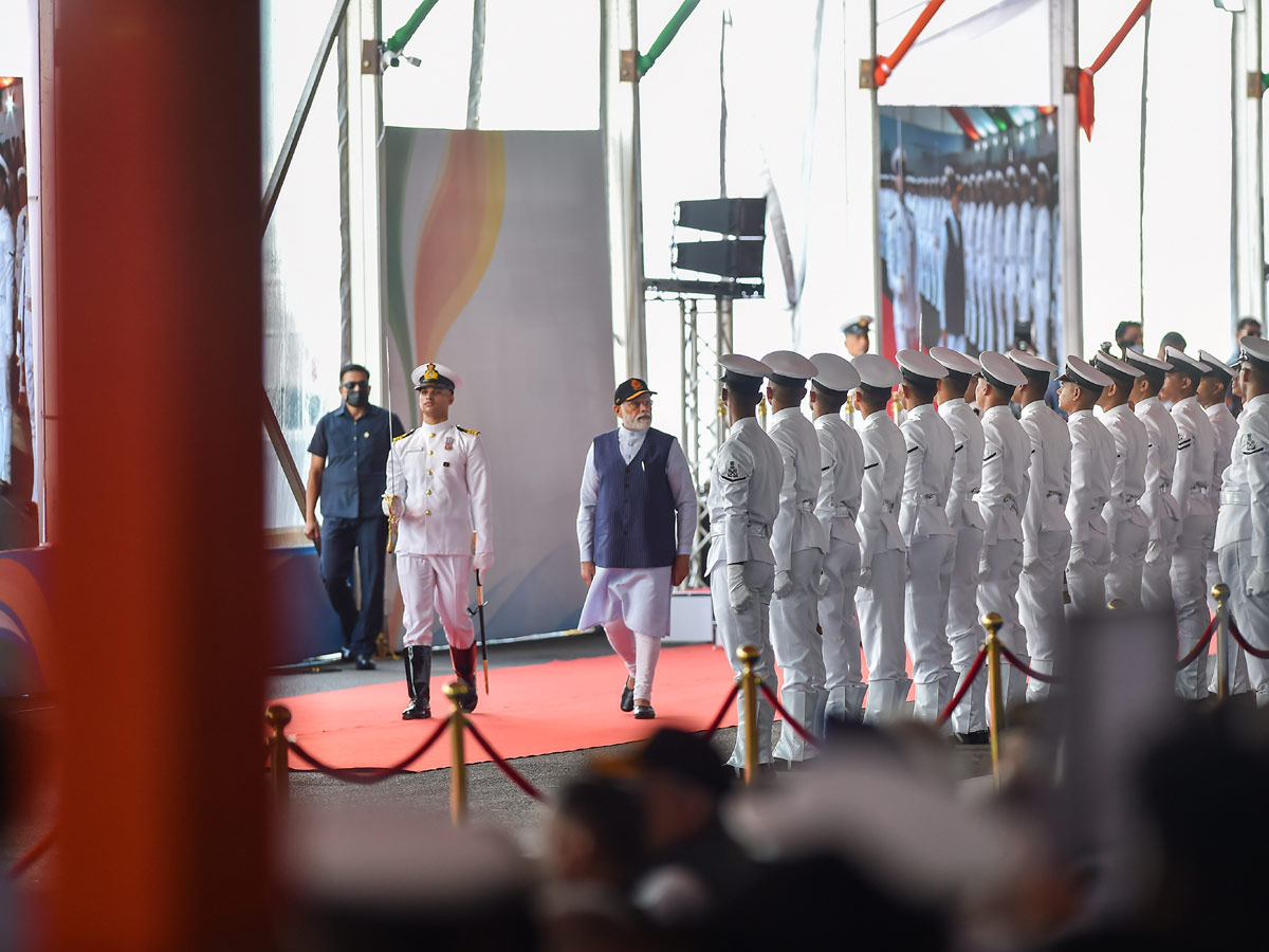 PM Modi Receives Guard Of Honour On INS Vikrant Commission At Kochi Shipyard Photo Gallery - Sakshi20