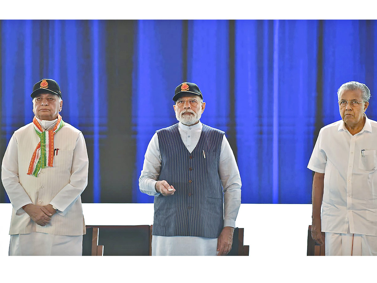 PM Modi Receives Guard Of Honour On INS Vikrant Commission At Kochi Shipyard Photo Gallery - Sakshi21