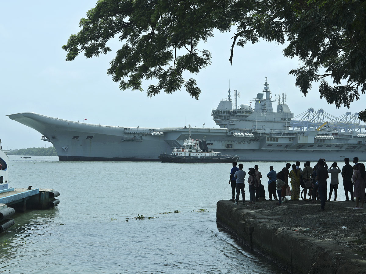 PM Modi Receives Guard Of Honour On INS Vikrant Commission At Kochi Shipyard Photo Gallery - Sakshi22