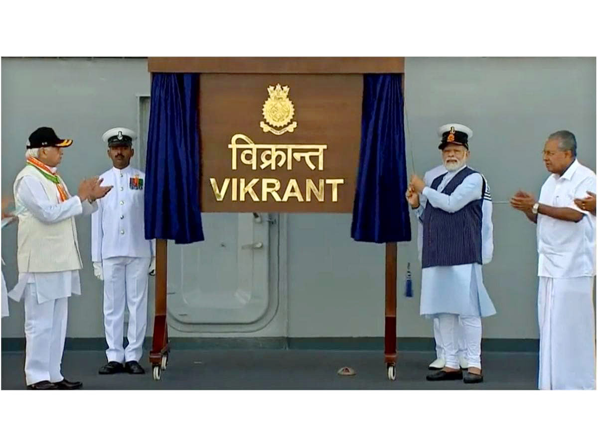 PM Modi Receives Guard Of Honour On INS Vikrant Commission At Kochi Shipyard Photo Gallery - Sakshi5