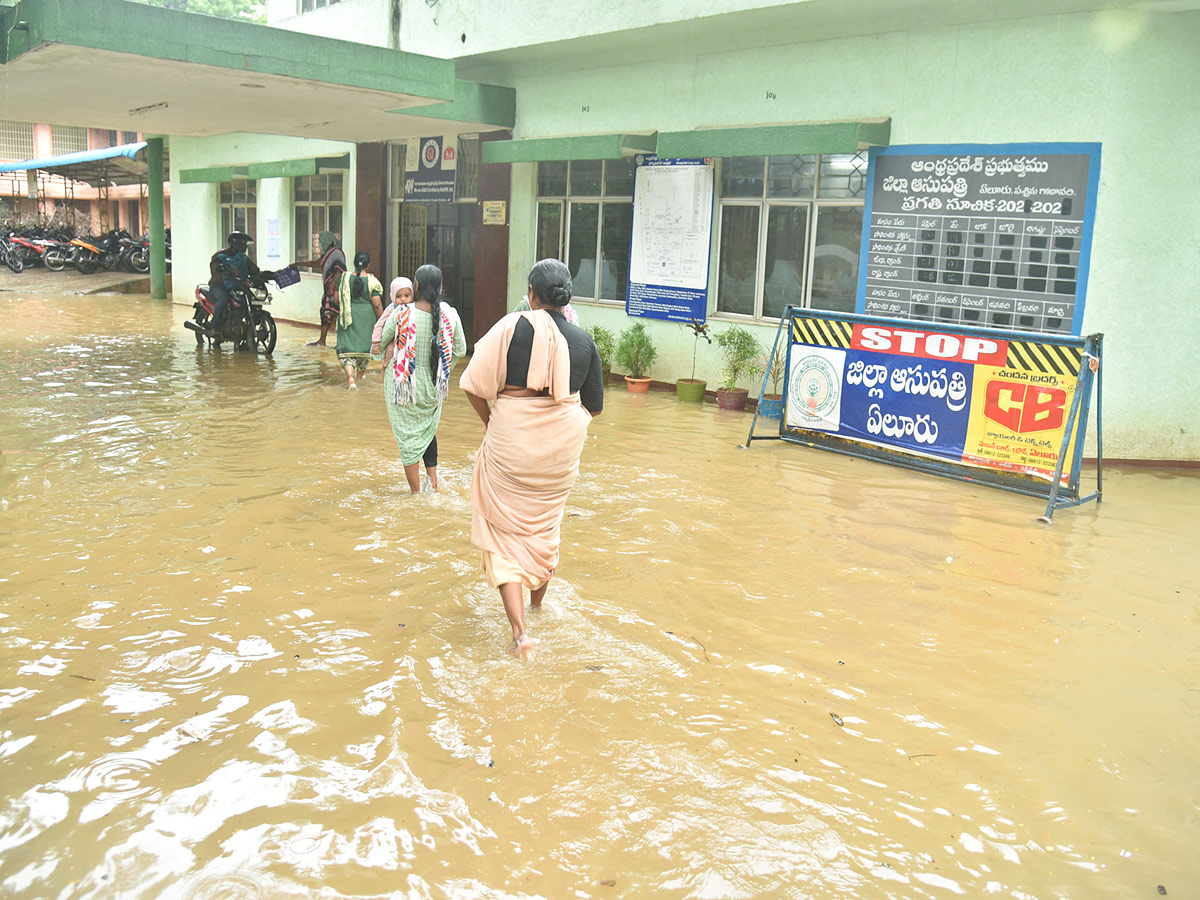 Heavy Rainfall in West Godavari District Eluru - Sakshi15