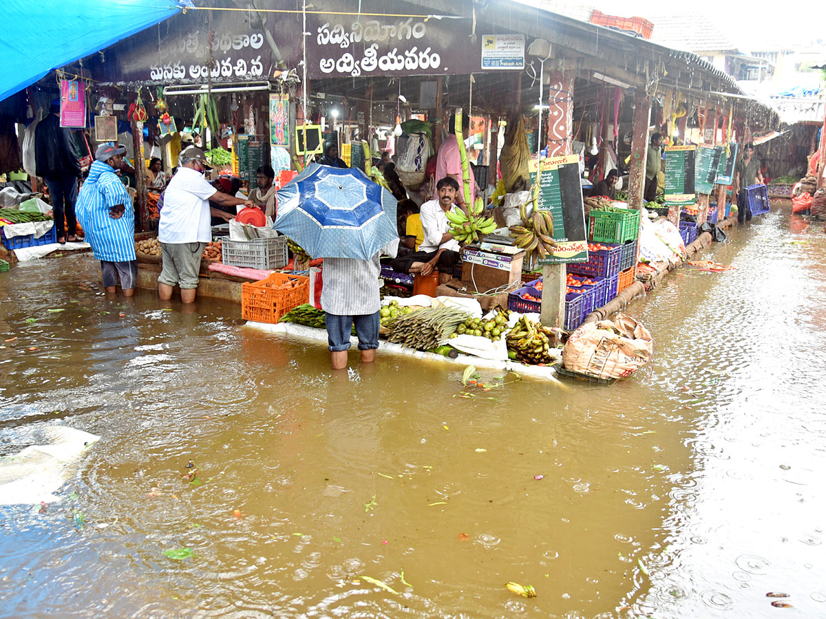 Heavy Rainfall in West Godavari District Eluru - Sakshi18