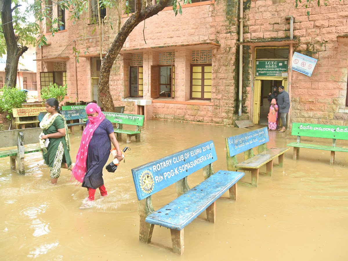 Heavy Rainfall in West Godavari District Eluru - Sakshi21