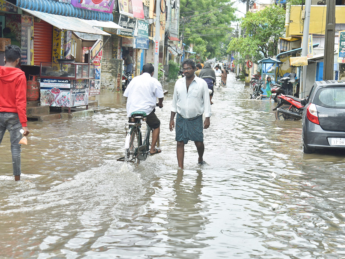 Heavy Rainfall in West Godavari District Eluru - Sakshi24