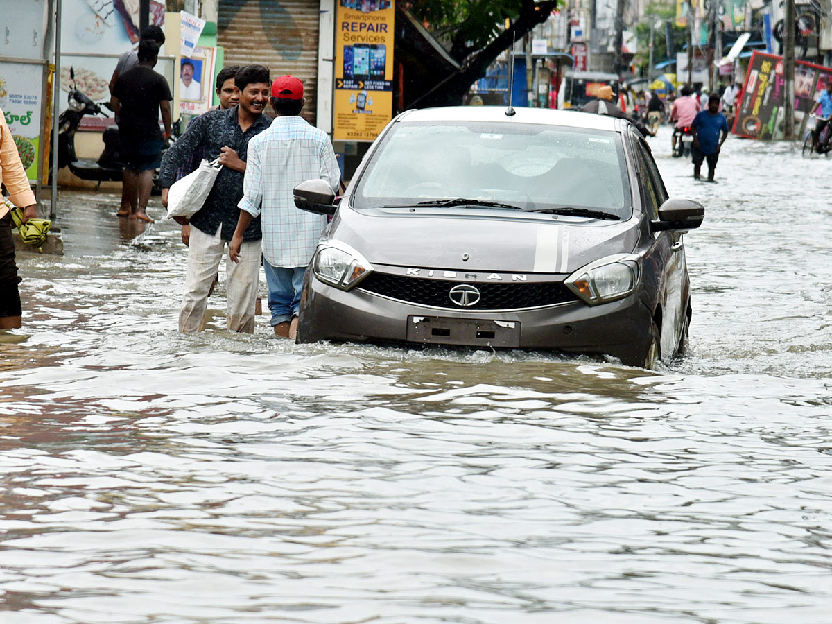 Heavy Rainfall in West Godavari District Eluru - Sakshi33