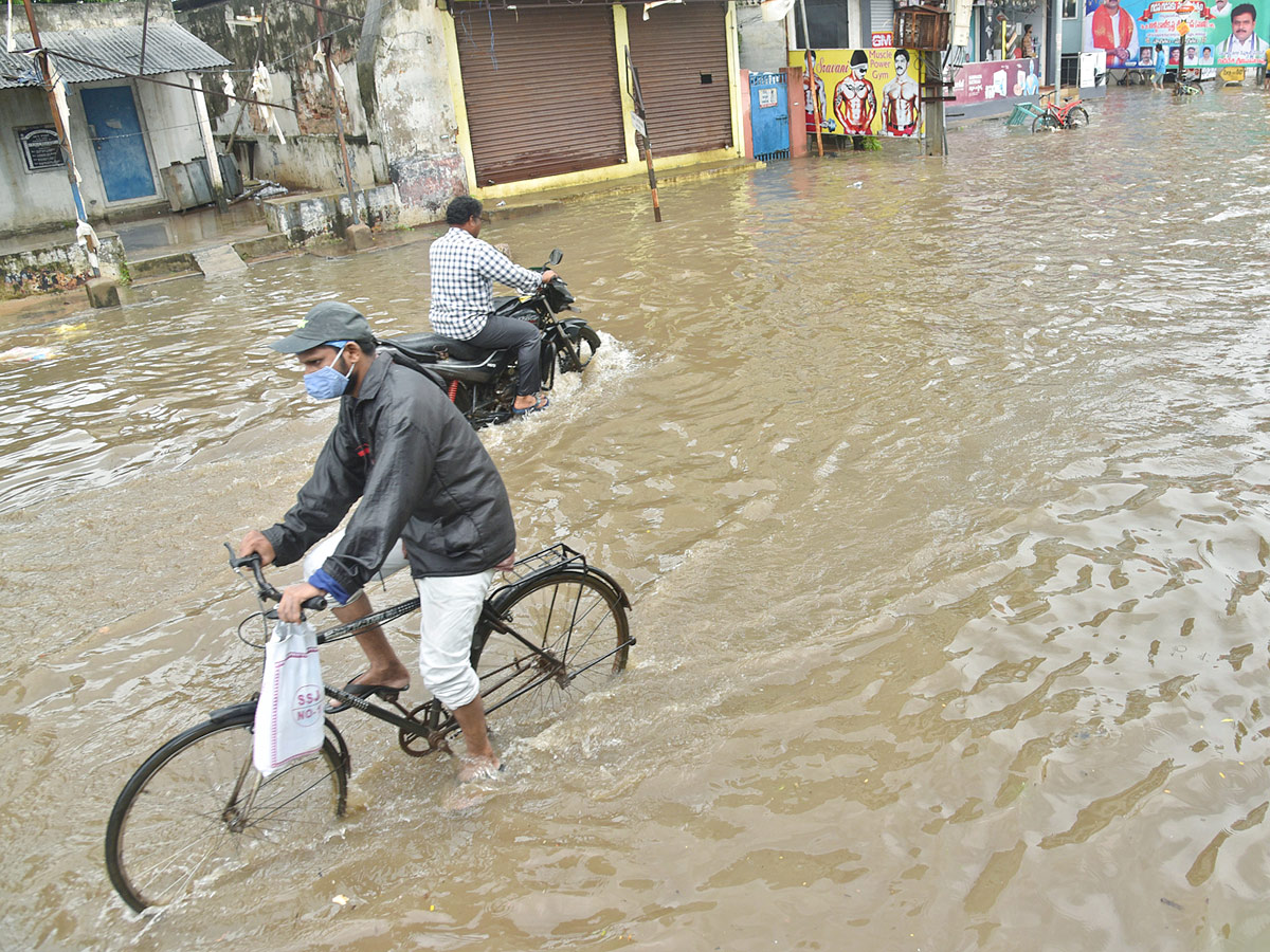 Heavy Rainfall in West Godavari District Eluru - Sakshi34