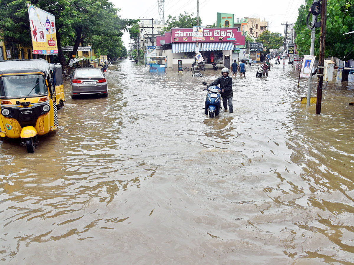 Heavy Rainfall in West Godavari District Eluru - Sakshi35