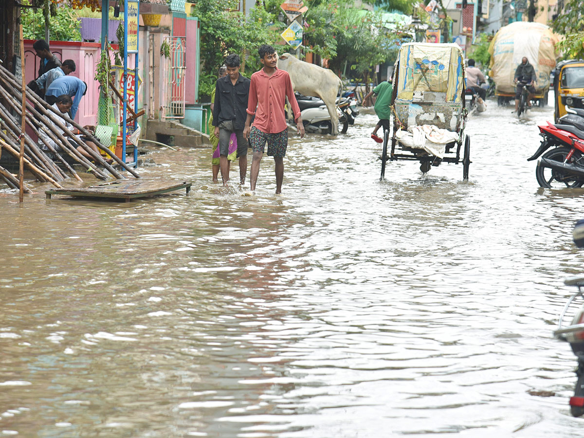 Heavy Rainfall in West Godavari District Eluru - Sakshi36