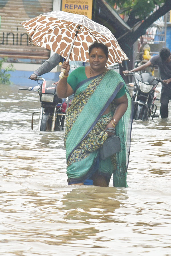 Heavy Rainfall in West Godavari District Eluru - Sakshi38