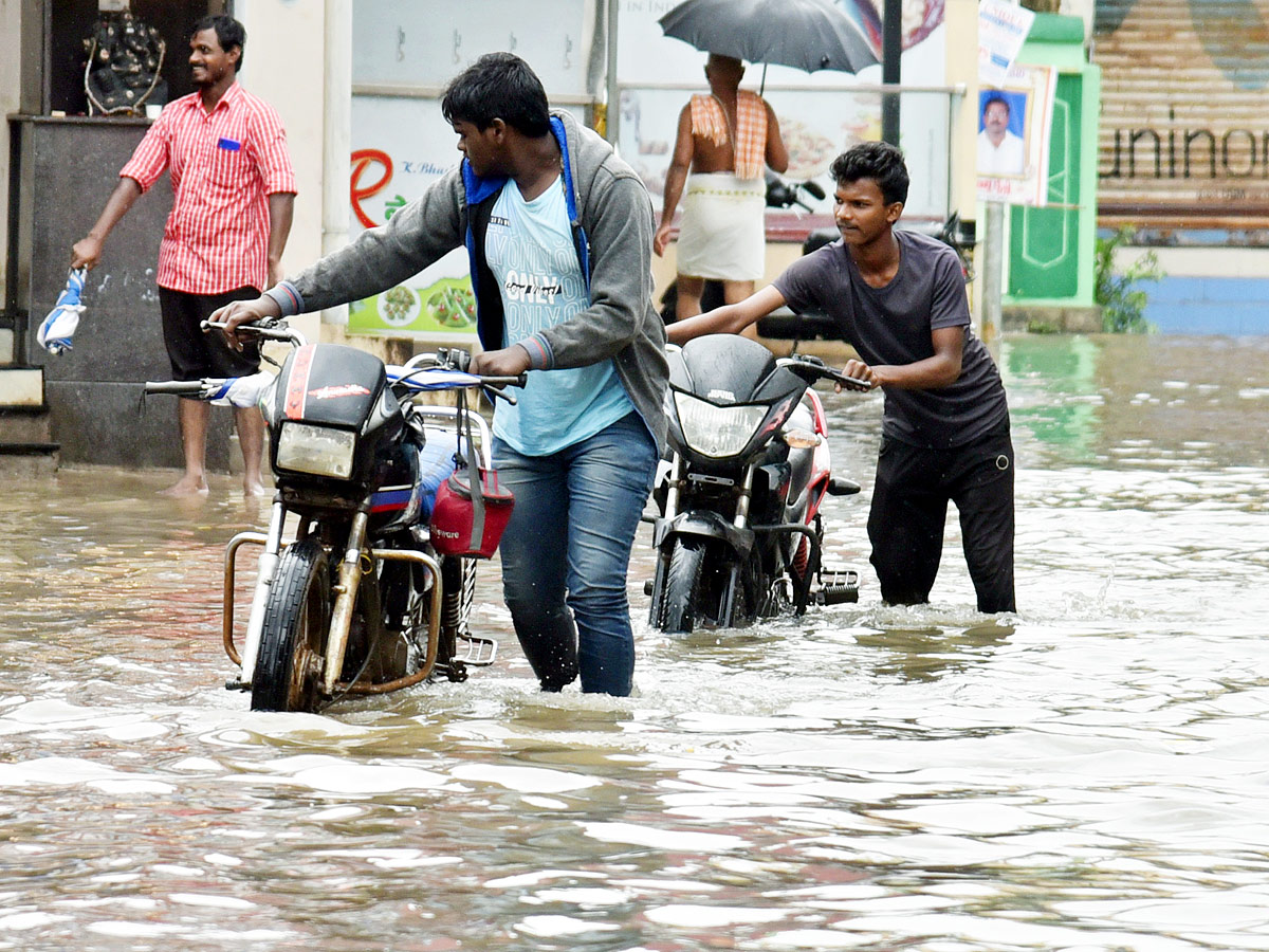 Heavy Rainfall in West Godavari District Eluru - Sakshi4