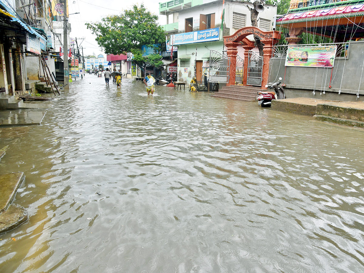 Heavy Rainfall in West Godavari District Eluru - Sakshi5