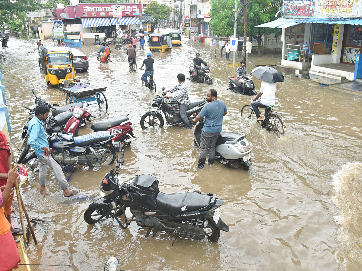 Heavy Rainfall in West Godavari District Eluru - Sakshi6