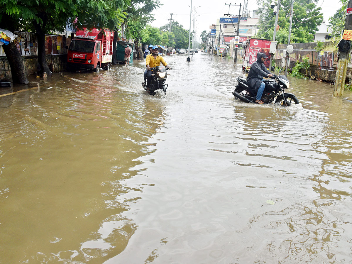 Heavy Rainfall in West Godavari District Eluru - Sakshi7