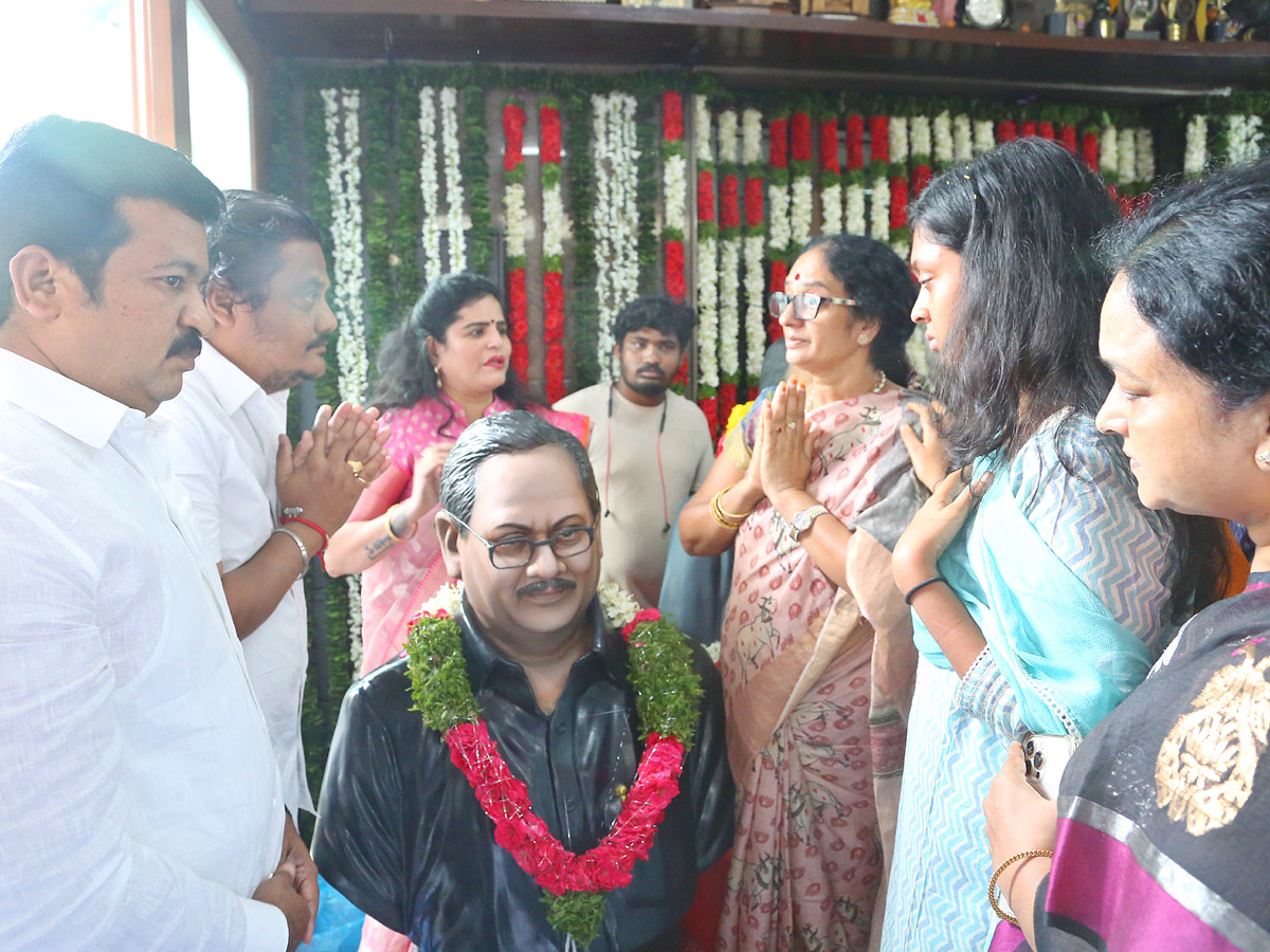 Tollywood senior actor krishnam raju 11th day ceremony Photo Gallery - Sakshi4