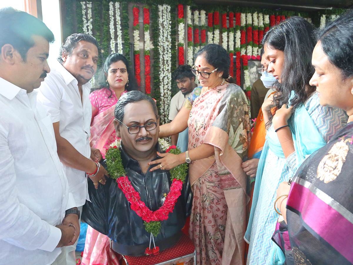 Tollywood senior actor krishnam raju 11th day ceremony Photo Gallery - Sakshi5