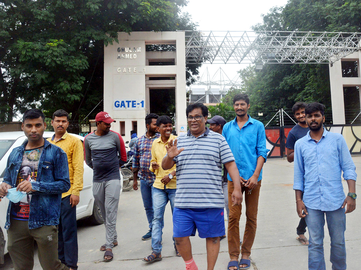 Hyd: Cricket Lovers at Gymkhana for Ind Aus cricket match tickets Photos - Sakshi11