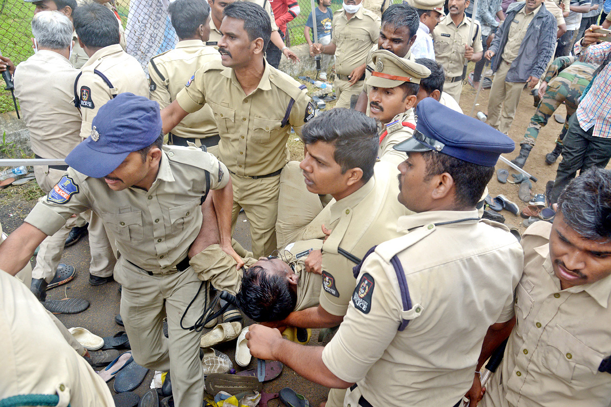 Police Lathi Charge Cricket Fans Of Gymkhana Cricket Stadium - Sakshi31