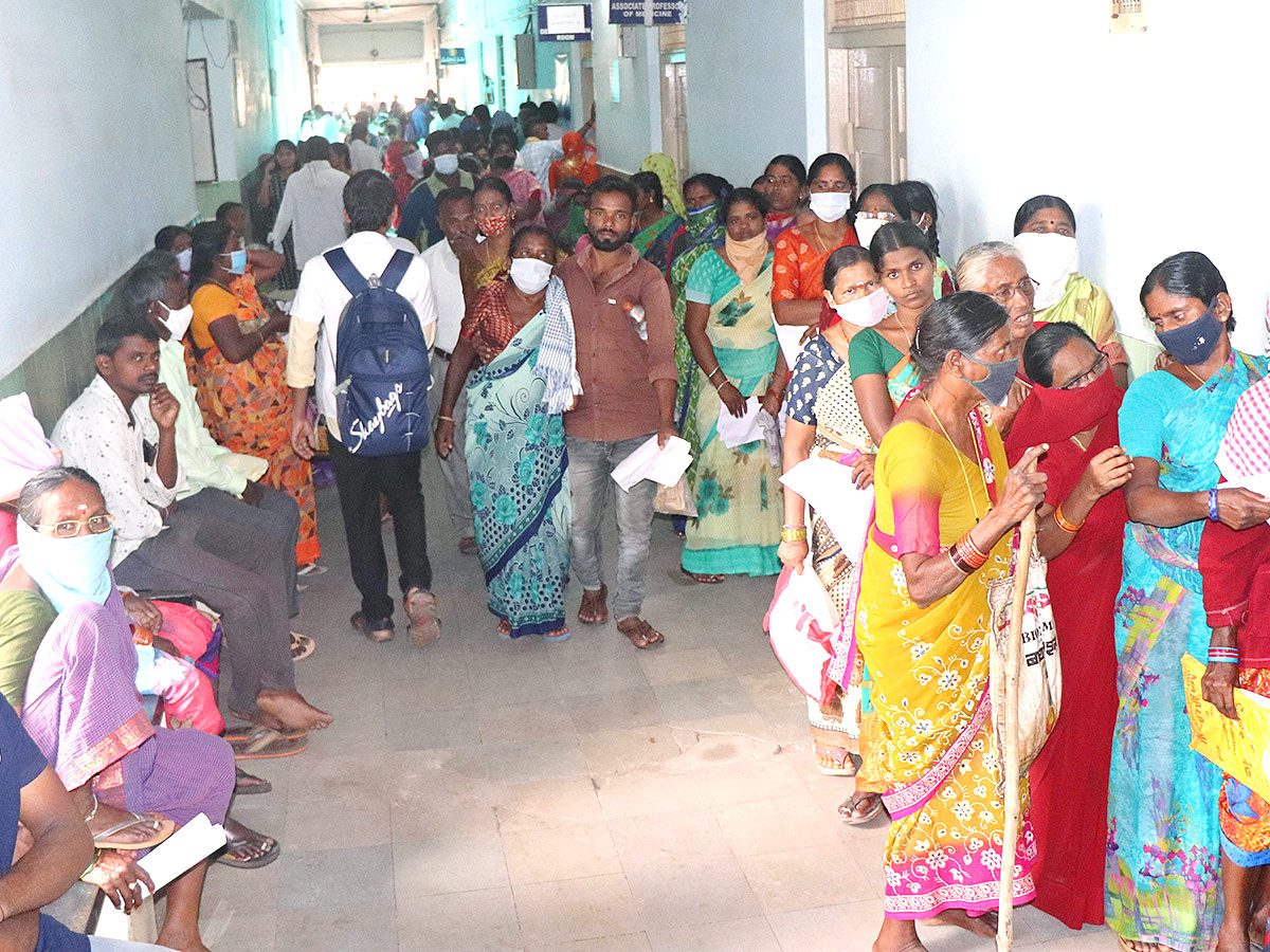 Warangal MGM Patients Wait For Doctors  - Sakshi10