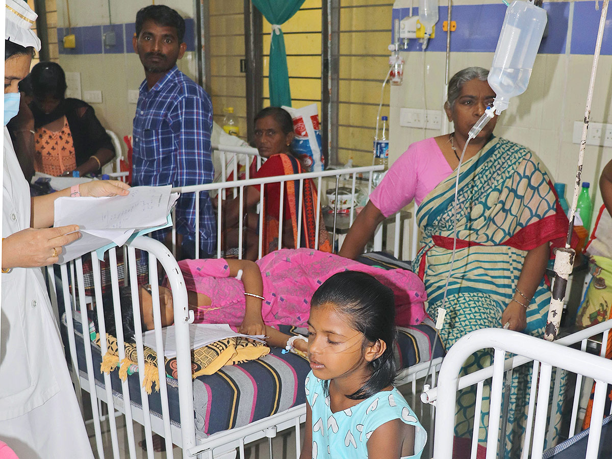 Warangal MGM Patients Wait For Doctors  - Sakshi15