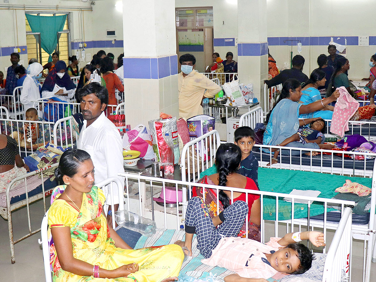 Warangal MGM Patients Wait For Doctors  - Sakshi17