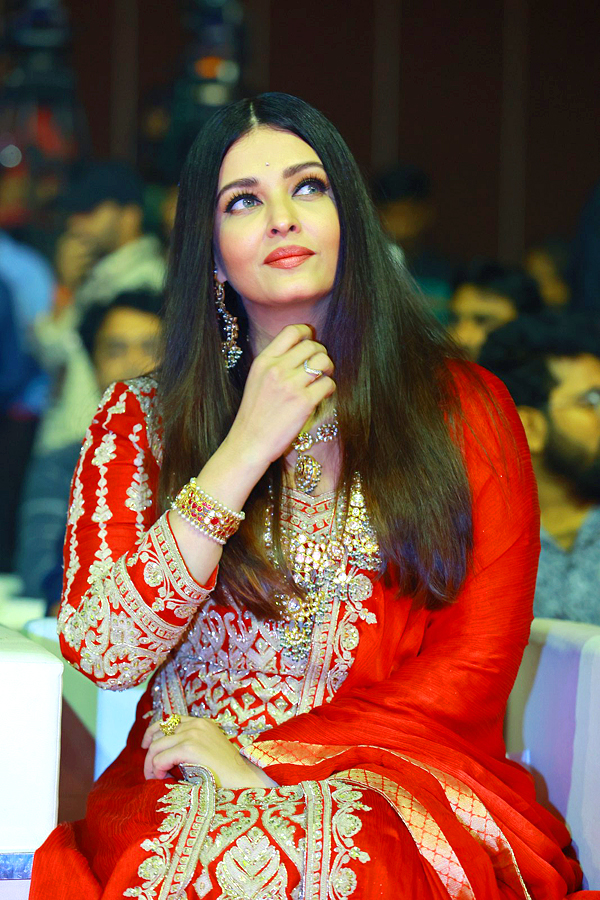 Aishwarya Rai bachchan Ponniyin Selvan Pre Release Event - Sakshi18