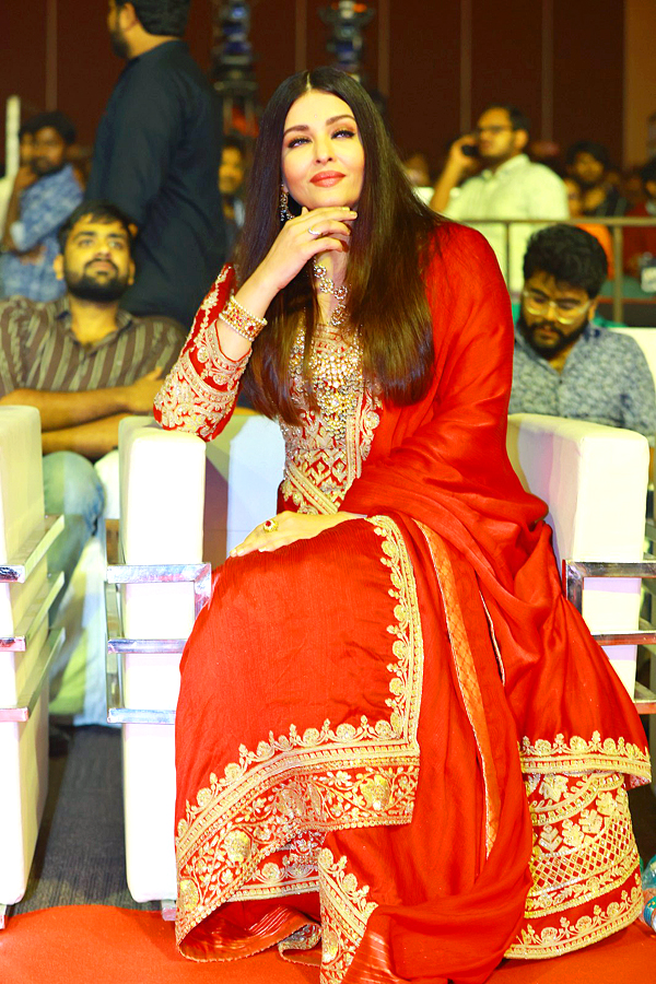 Aishwarya Rai bachchan Ponniyin Selvan Pre Release Event - Sakshi3