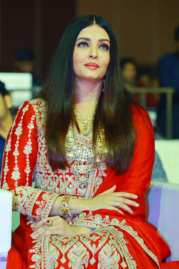 Aishwarya Rai bachchan Ponniyin Selvan Pre Release Event - Sakshi4