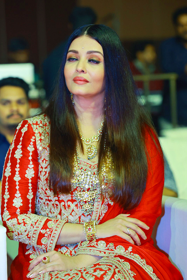 Aishwarya Rai bachchan Ponniyin Selvan Pre Release Event - Sakshi6