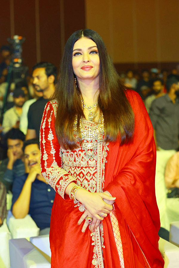 Aishwarya Rai bachchan Ponniyin Selvan Pre Release Event - Sakshi9