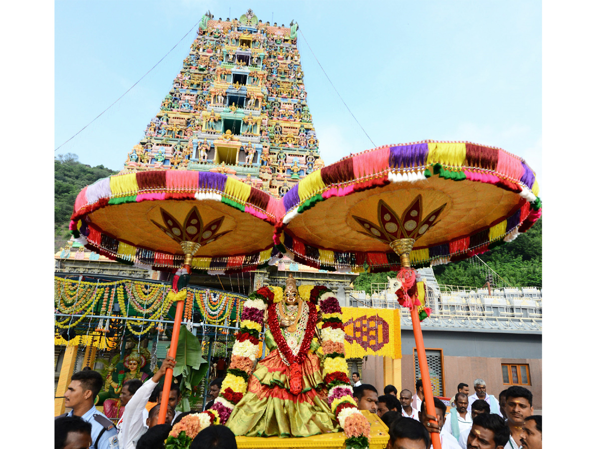 Dussehra Celebrations Starts At Indrakeeladri Photo Gallery - Sakshi11