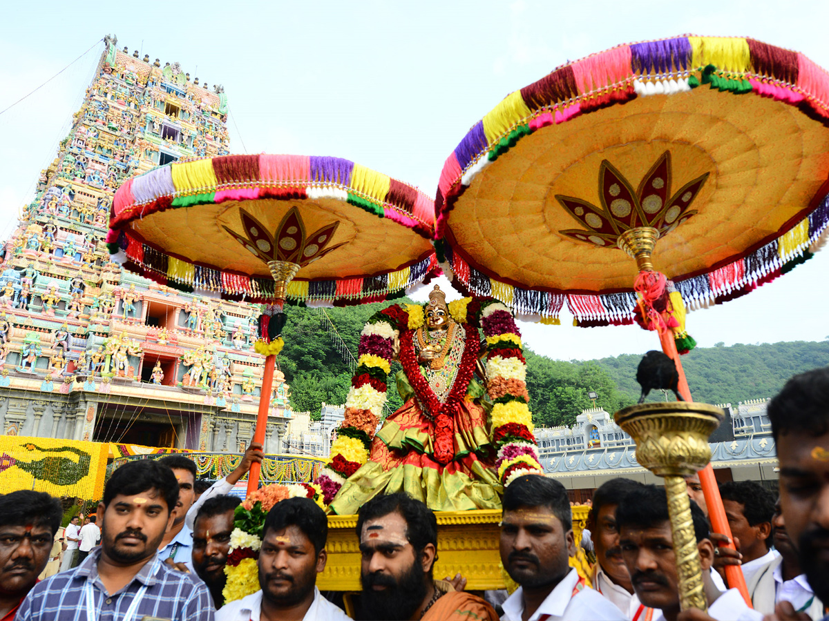 Dussehra Celebrations Starts At Indrakeeladri Photo Gallery - Sakshi1