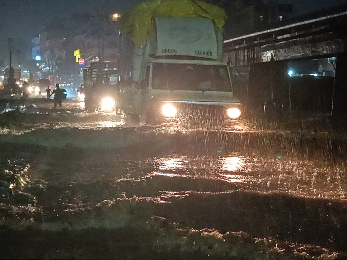 Heavy Rain in Hyderabad Photo Gallery - Sakshi1