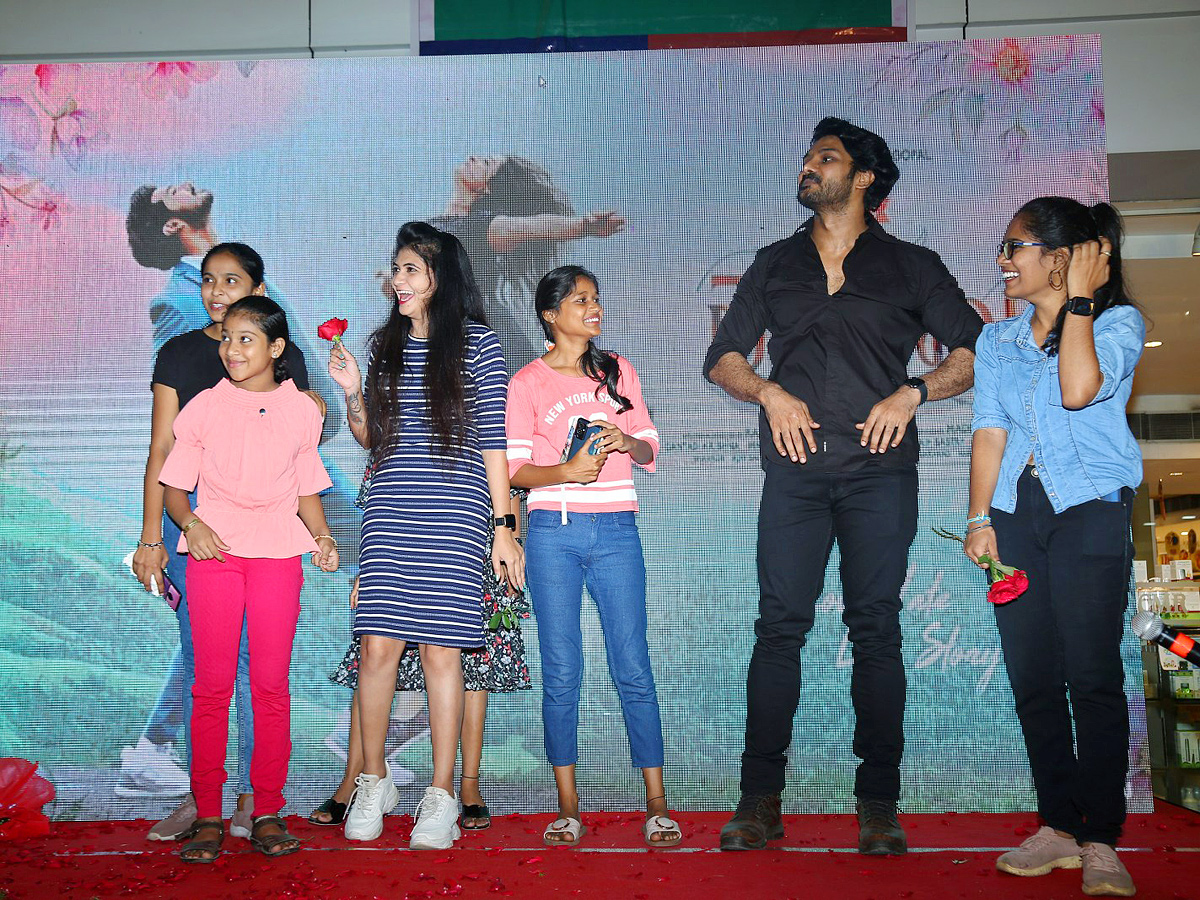 Leharayi Movie Team at Vizag CMR Mall Photo Gallery - Sakshi14