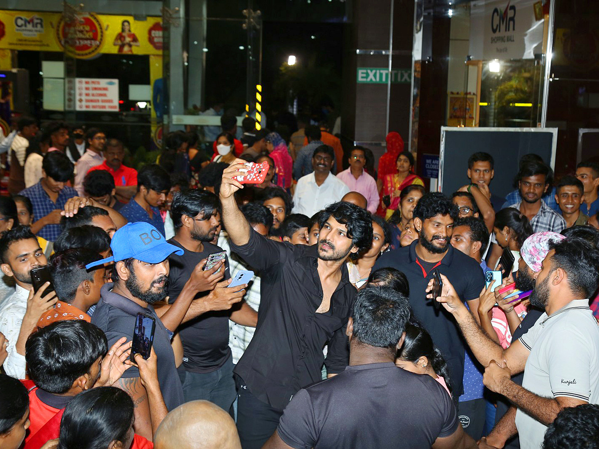 Leharayi Movie Team at Vizag CMR Mall Photo Gallery - Sakshi20