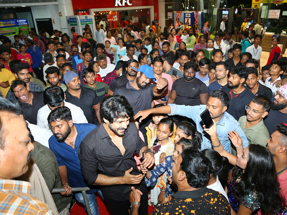 Leharayi Movie Team at Vizag CMR Mall Photo Gallery - Sakshi8