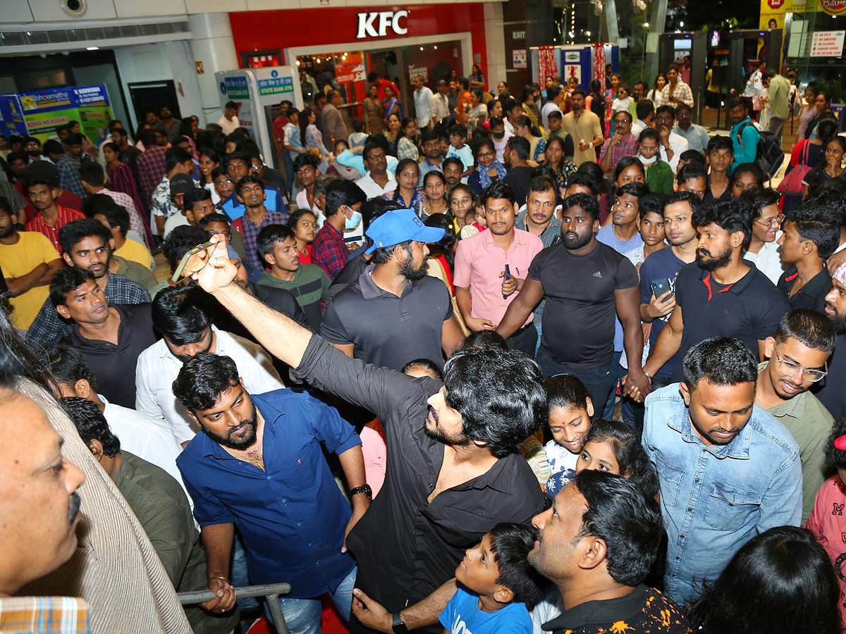 Leharayi Movie Team at Vizag CMR Mall Photo Gallery - Sakshi9