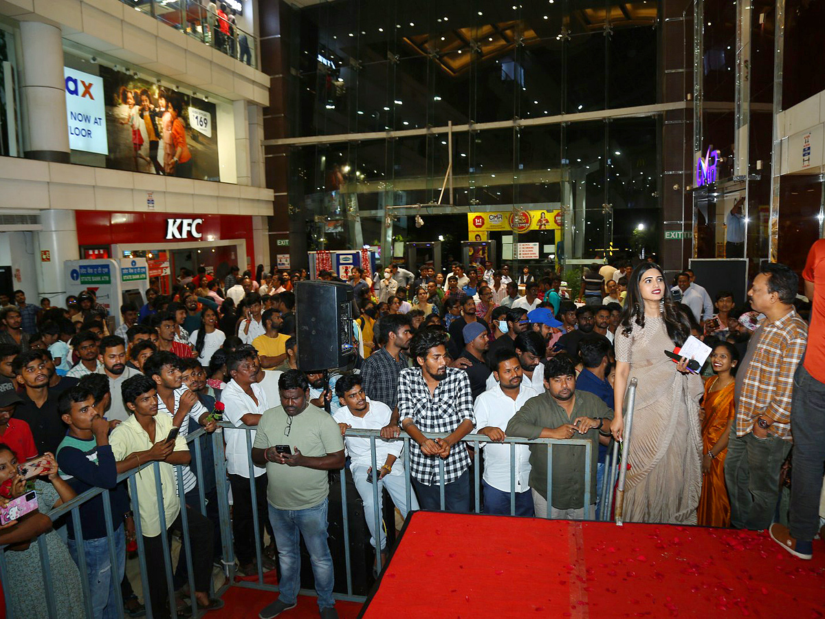 Leharayi Movie Team at Vizag CMR Mall Photo Gallery - Sakshi10