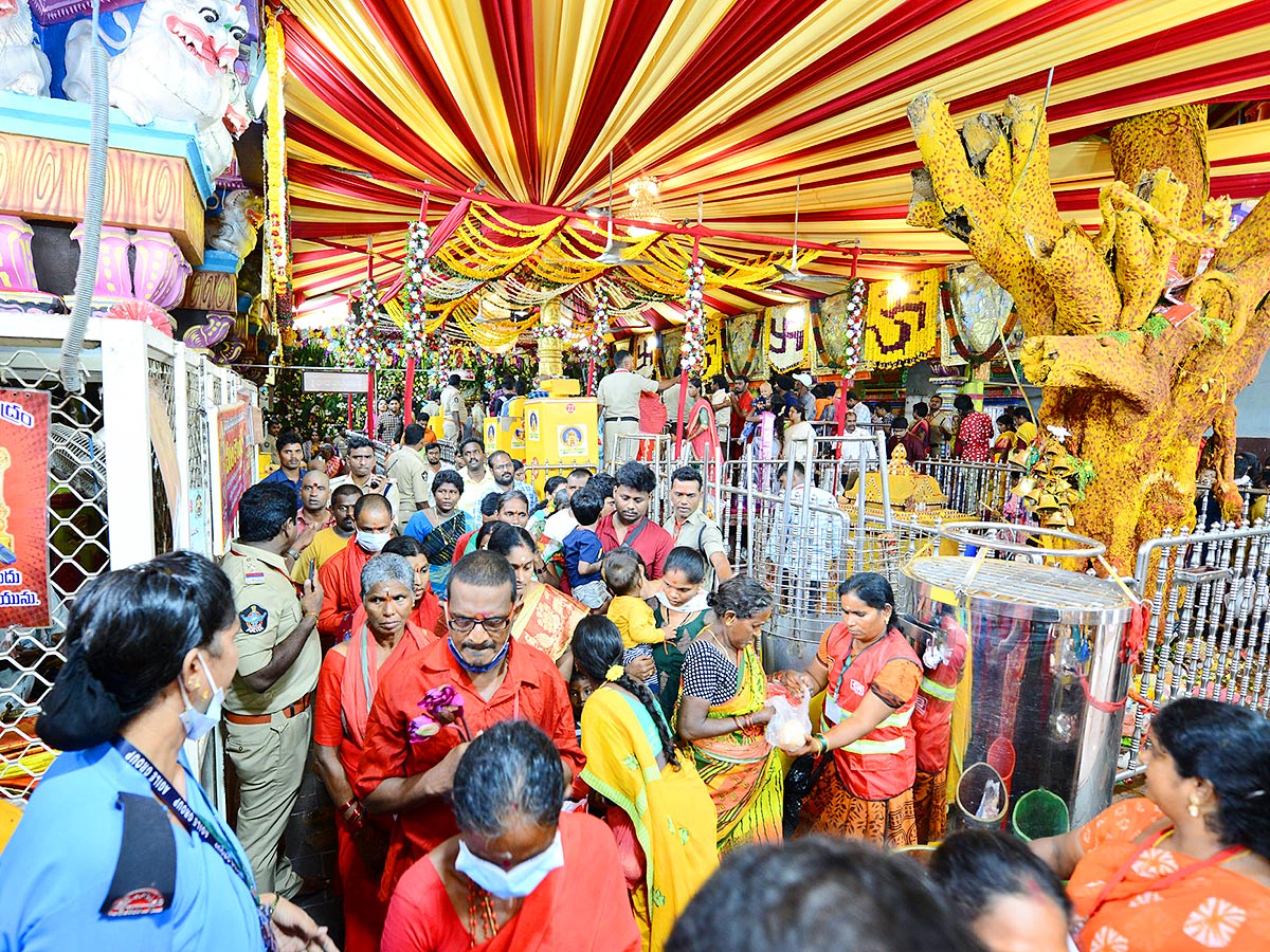 Dussehra festivities to Begin at Vijayawada Kanaka Durga Temple - Sakshi3