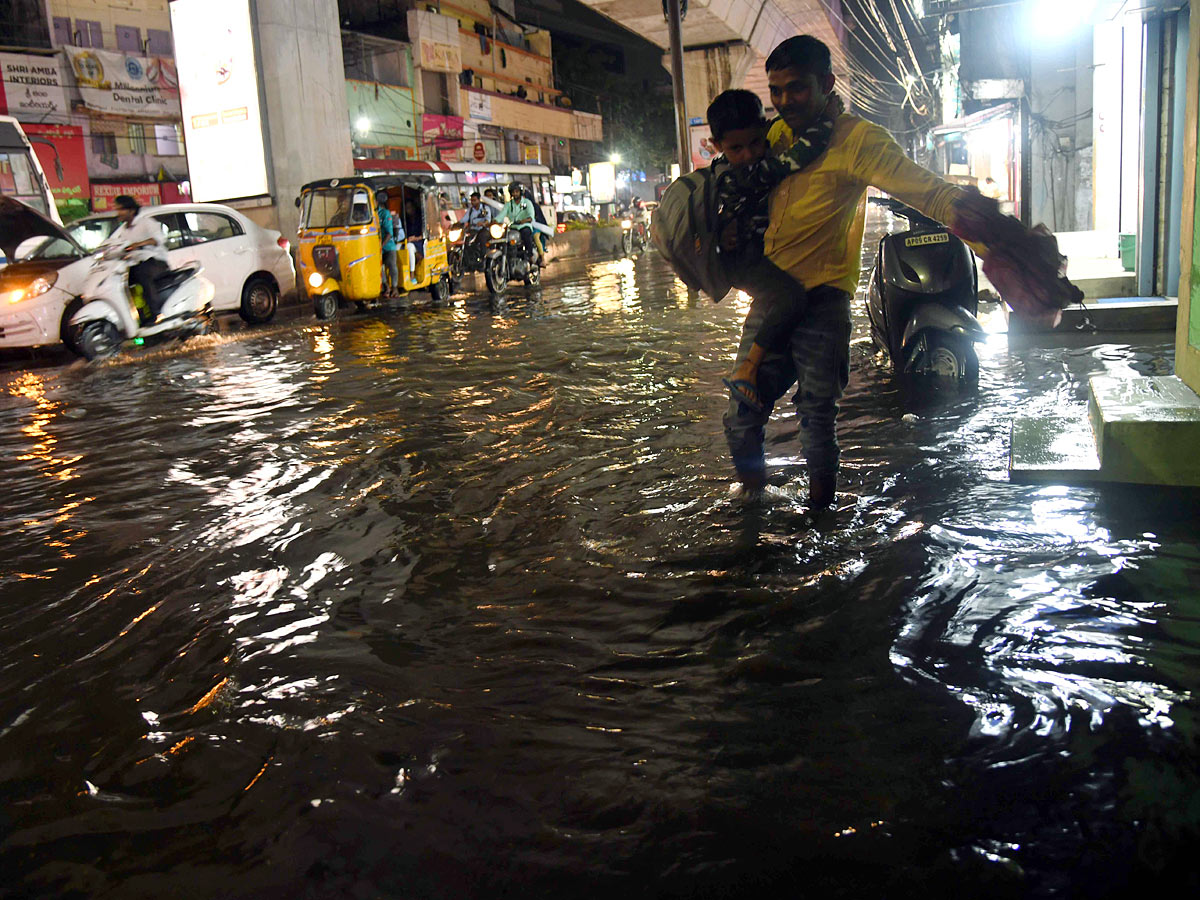 Heavy Rain in Hyderabad - Sakshi16