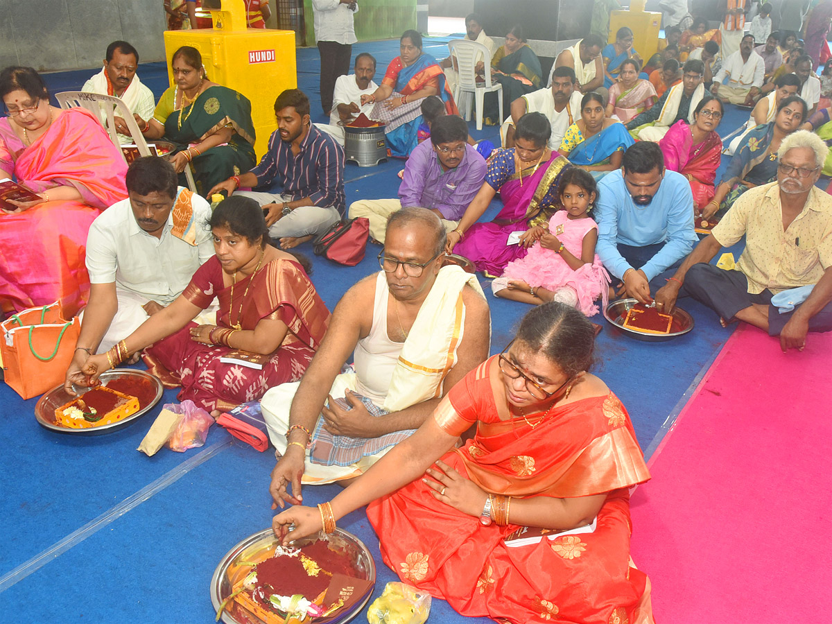 Sharan Navaratri 2022 Celebrations At vijayawada kukama Archana Photo Gallery - Sakshi10