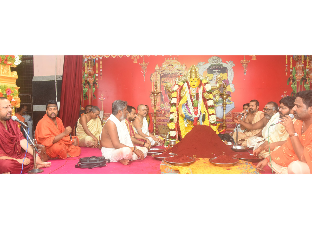 Sharan Navaratri 2022 Celebrations At vijayawada kukama Archana Photo Gallery - Sakshi8