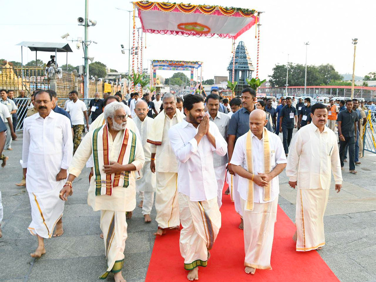 AP CM YS Jagan Tirumala Brahmotsavam 2022  - Sakshi12