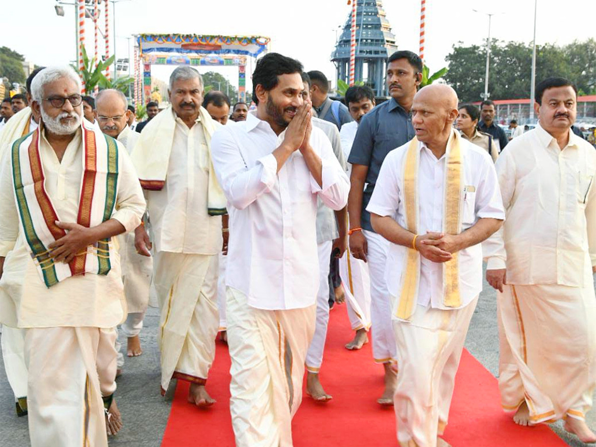 AP CM YS Jagan Tirumala Brahmotsavam 2022  - Sakshi6